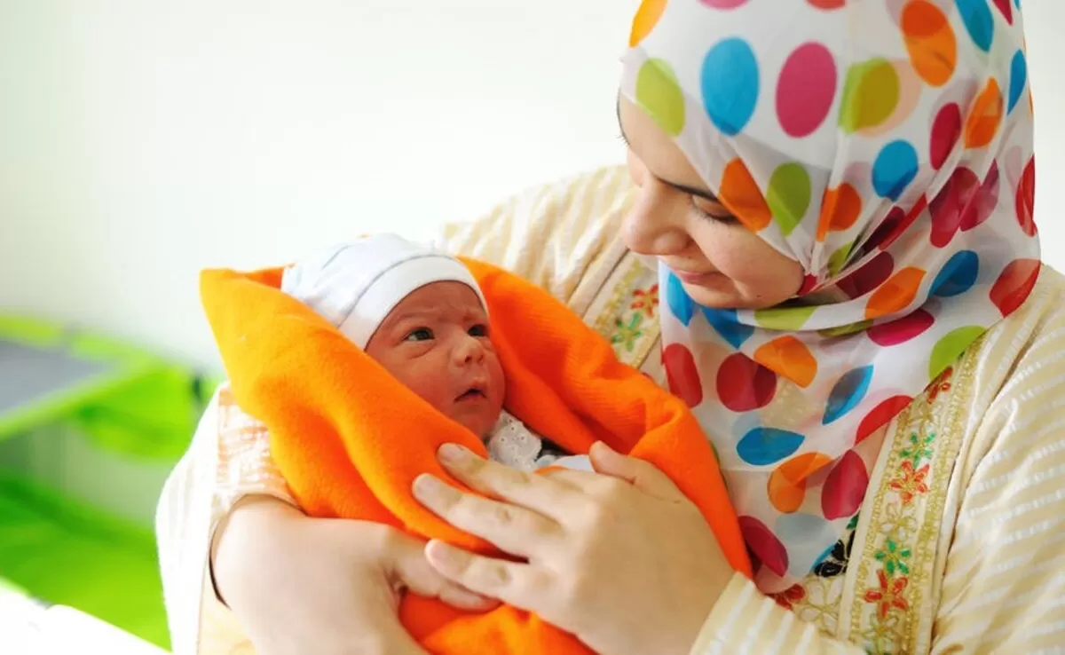ilustrasi ibu dan bayi (breastfeeding support)