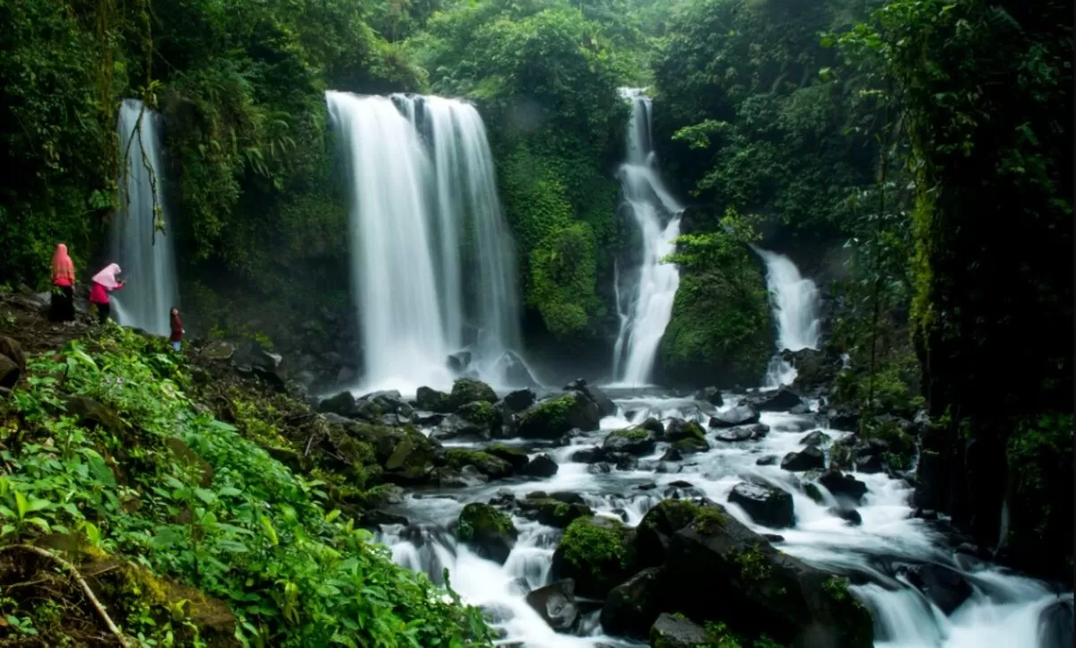 Suasana sejuk asri Curug Jenggala (Mongabay)