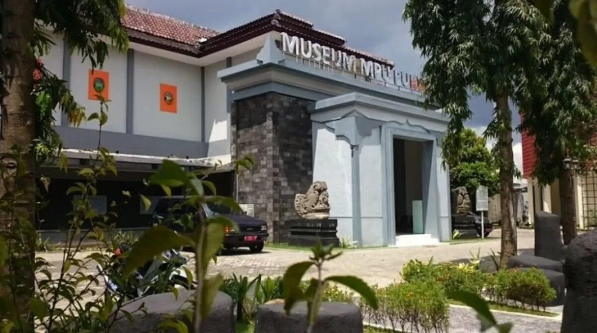 Tampak depan Museum Mpu Purwa (museum)