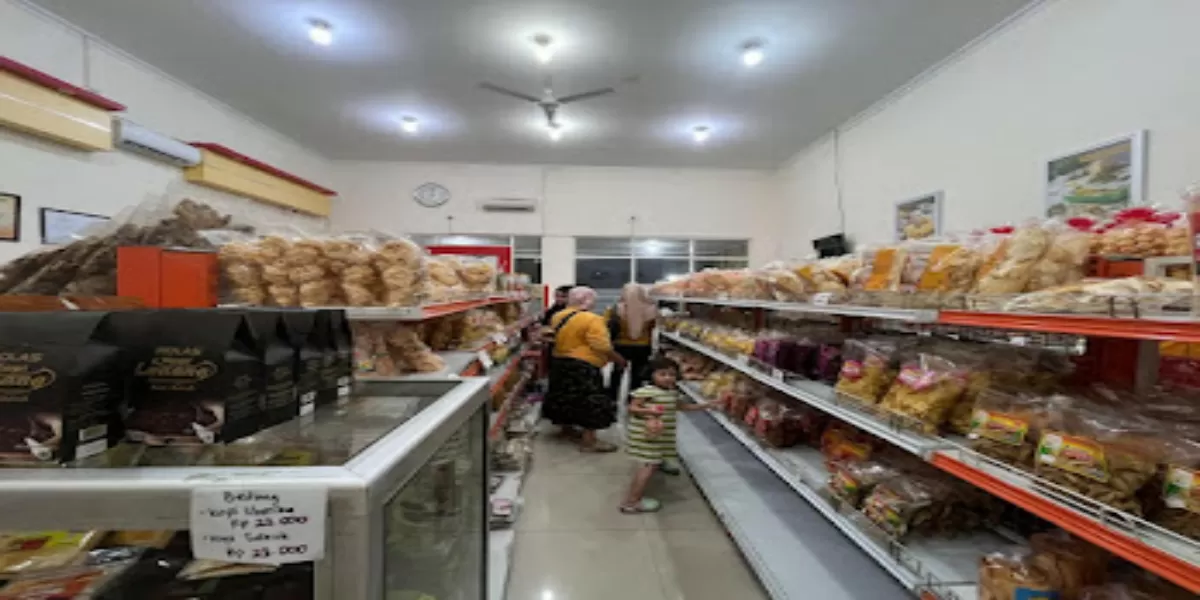 Pengunjung Toko Oleh-oleh Membludak Saat Lebaran 2026, Produk Lokal Banyak Diburu Wisatawan