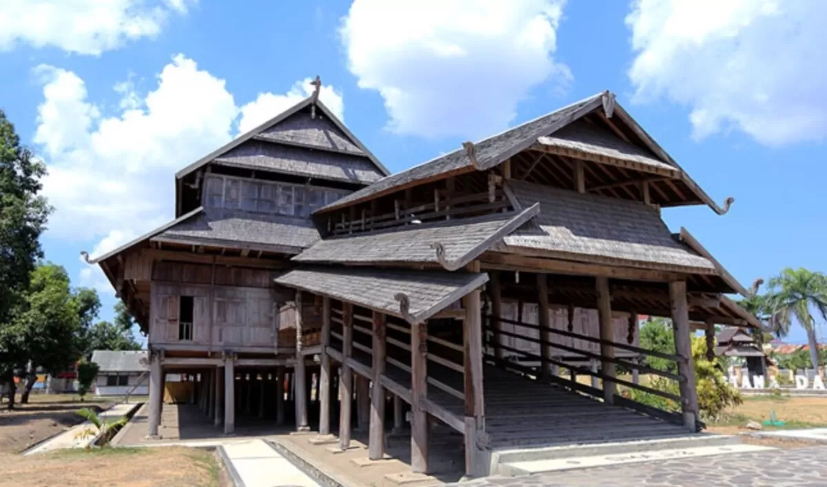 Istana Tua Dalam Loka tampak depan (Indonesia Tourism)