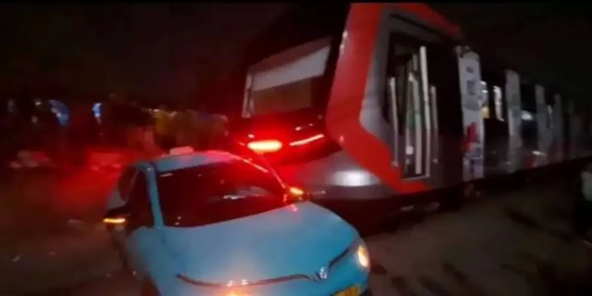 Kronologi Kecelakaan KRL vs Argo Bromo Anggrek di Bekasi Timur: 5 Deretan Insiden Taksi Green SM Jadi Sorotan Warganet dan Pemerintah (Insiden KRL dan taksi listrik Green SM di Bekasi Timur pada 27 April 2026. (X/ TMCPoldaMetro))