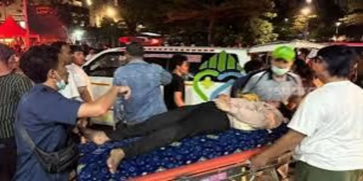 Kisah Nyata Penumpang KRL Bekasi Timur Saat Tabrakan, Dari Terbanting Hingga Lihat Korban Luka-Luka (Cerita penumpang KRL saat detik-detik insiden kecelakaan dengan KAJJ Argo Bromo Anggrek di Stasiun Bekasi. (Threads/raradaniia - evanleonardus))