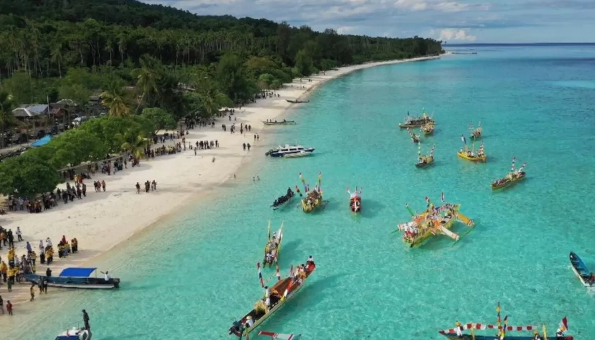 Pesona Pantai Tanjung Waka (pesona indonesia timur)