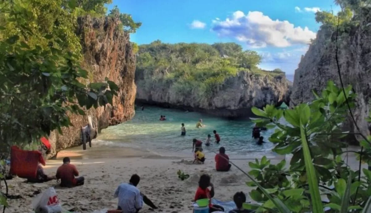 Pantai Sambunyi di Saumlaki, Hidden Gems Maluku Selatan (kumparan)