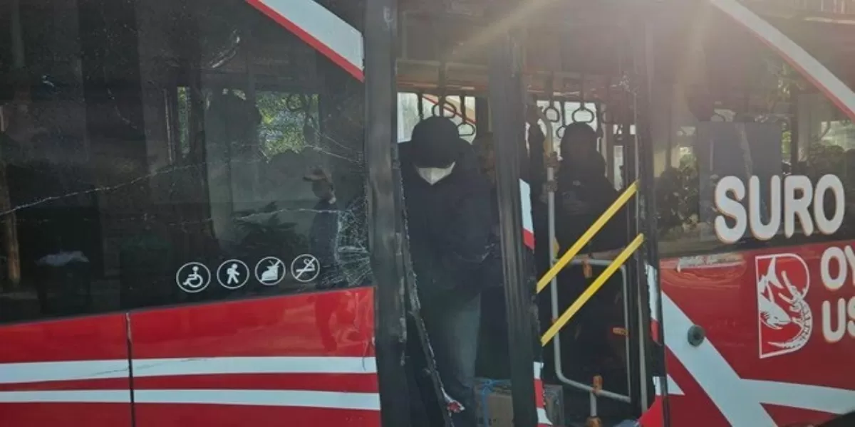 Bus Suroboyo Alami Kerusakan Setelah Senggol Truk Parkir, Ini Penyebab dan Tindakan Dishub Surabaya (Ilustrasi gambar )
