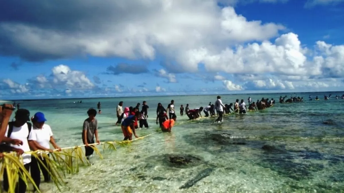 Pelepasan Janur Kelapa dalam Tradisi Sasi Nggama di Kaimana (Pesona Papua)