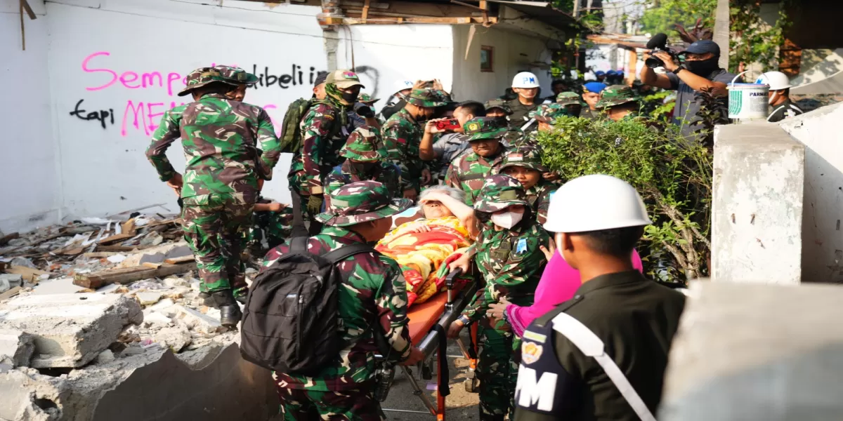 TNI AD Mulai Penataan Kawasan Eks Zikon 15 Lenteng Agung, Ratusan KK Masuk Proses Bertahap (TNI Angkatan Darat (AD) melakukan penertiban rumah dinas di atas tanah aset negara pada kawasan Lenteng Agung, Jakarta Selatan.)