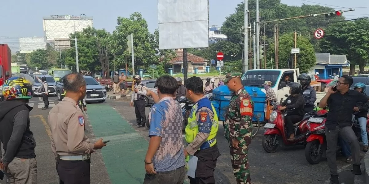 Kecelakaan Maut Simpang Unisma Bekasi Timur, Truk Wing Box Diduga Rem Blong, 1 Tewas dan 5 Korban Luka-luka (Menyoroti kronologi insiden kecelakaan maut yang melibatkan sebuah truk di Simpang Unisma, Bekasi, pada Senin, 29 Juni 2026. (Instagram.com/@infobekasi))