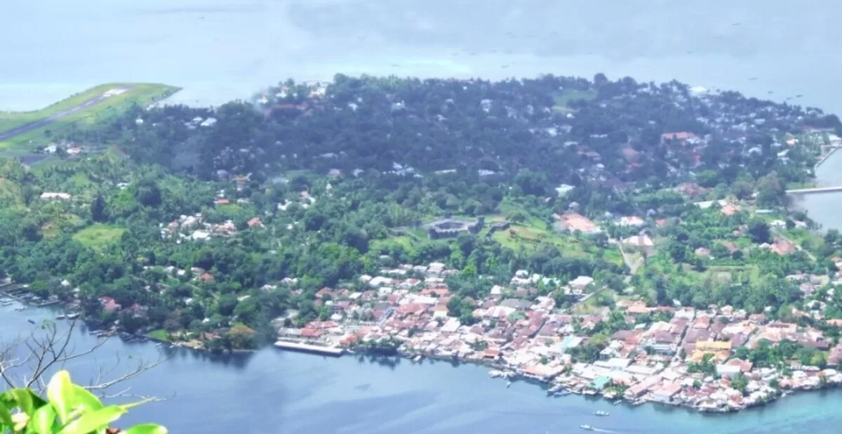 Penampakan Kota Amahai dari udara (son of alifuru)