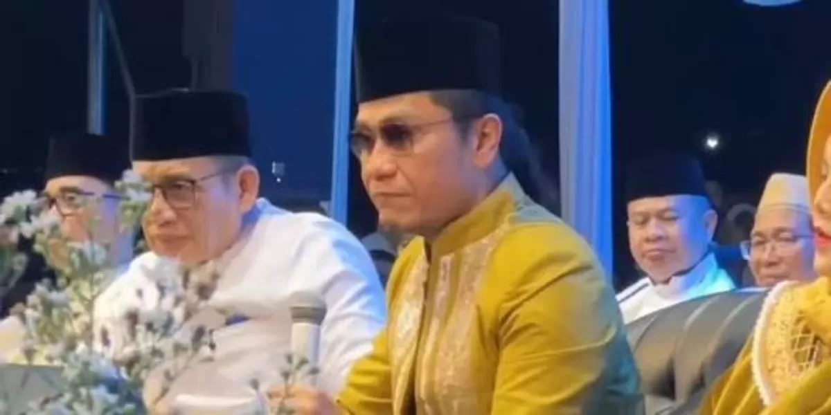 Respons Gus Miftah Soal Dugaan Aliran Dana Rp100 Juta Kasus Korupsi Jalur Ganda Solo-Semarang, Siap Kembalikan Jika Terbukti (Gus Miftah meluruskan isu terima uang Rp100 juta di proyek JGSS saat ditanya salah satu jemaah Harlah Ponpes Ora Aji. (Dok. Istimewa))