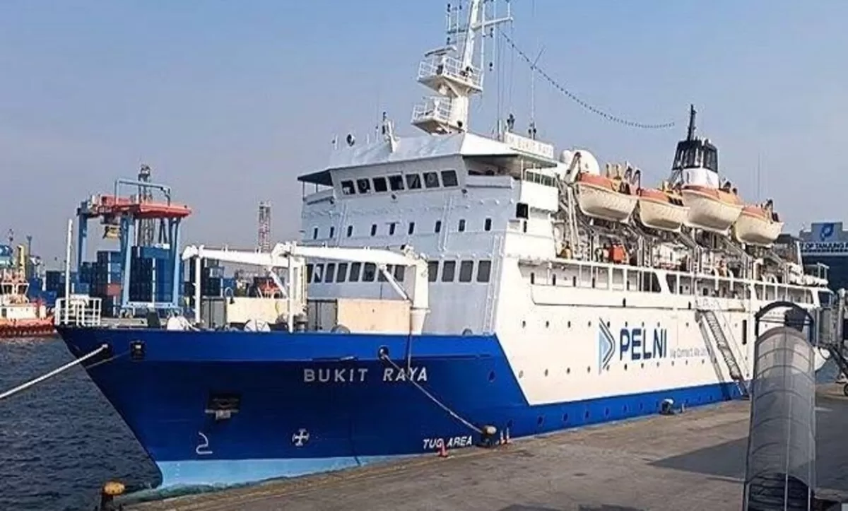 KM Bukit Raya berlabuh di Tanjung Priok (jawa pos)