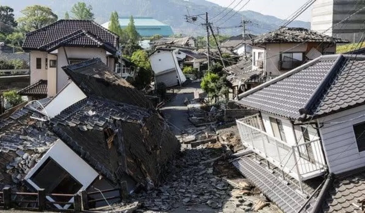 Bangunan rusak di bagian pemukiman Kumamoto (the new york times)