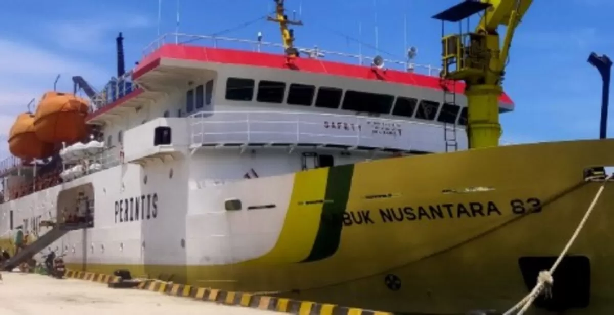 KM Sabuk Nusantara 83 bersandar di Gorontalo (pelni)