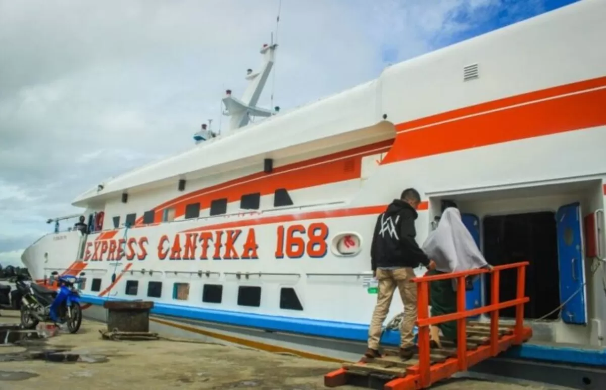 KM Express Cantika 168 (Dharma Indah Group)