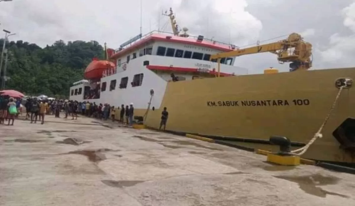 KM Sabuk Nusantara 100 (Pelni)
