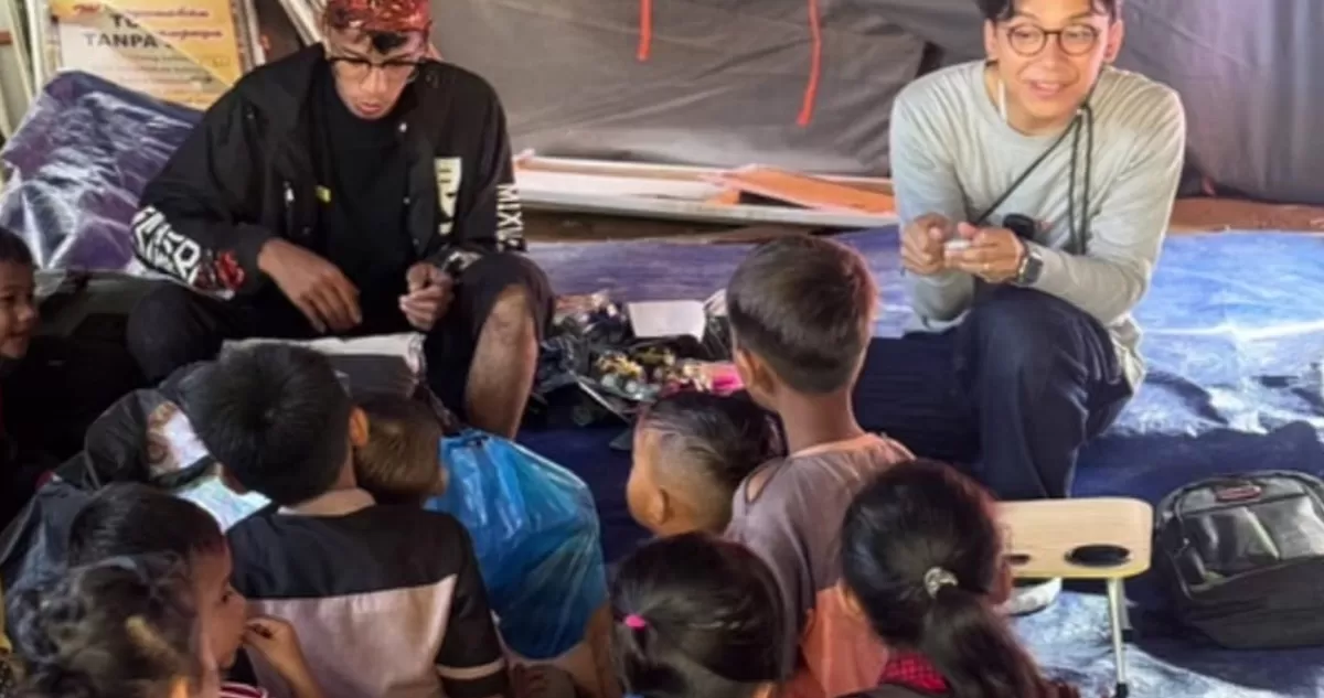 Curhatan aktor sekaligus relawan, Trisa Triandesa, meminta bantuan buku pelajaran pada Kemendikdasmen untuk anak-anak di Reje Payung, Aceh Tengah. (Instagram/trisatriandesa)