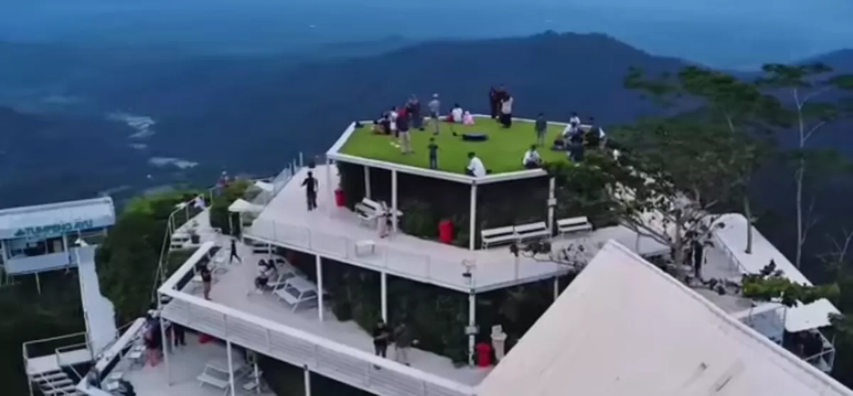 10 Restoran dengan View Terbaik di Indonesia, Makan di Sini Serasa Lagi ...