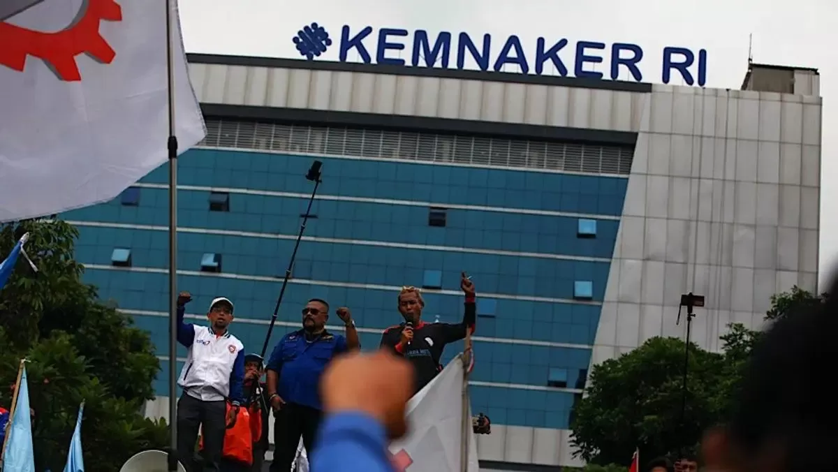 Buruh Kepung Kemnaker Tolak Aturan Outsourcing (Foto : ist)