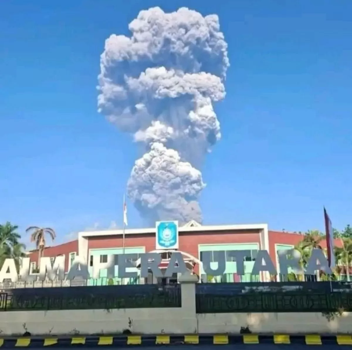 Gunung Dukono Erupsi Hebat, Lima Pendaki Luka dan Tiga Meninggal Dunia (Istimewa)