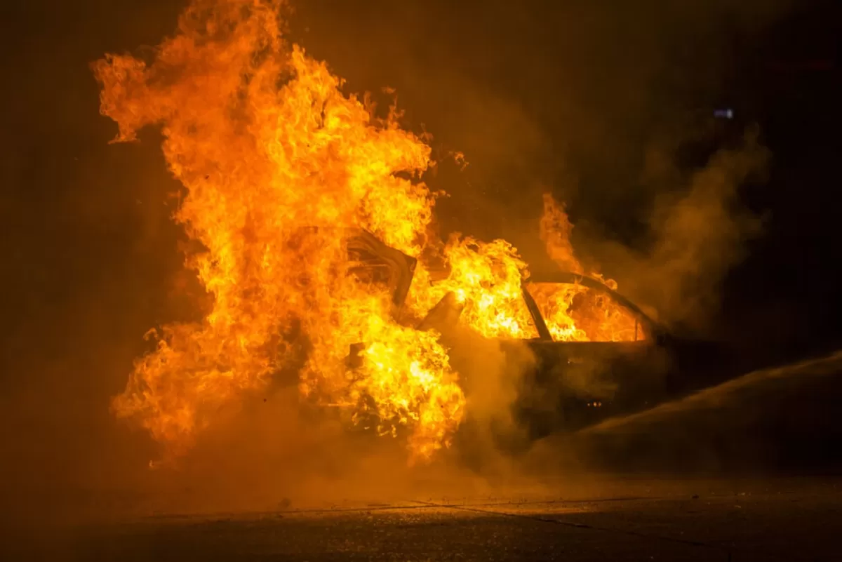 Ilustrasi mobil terbakar. (Istimewa)
