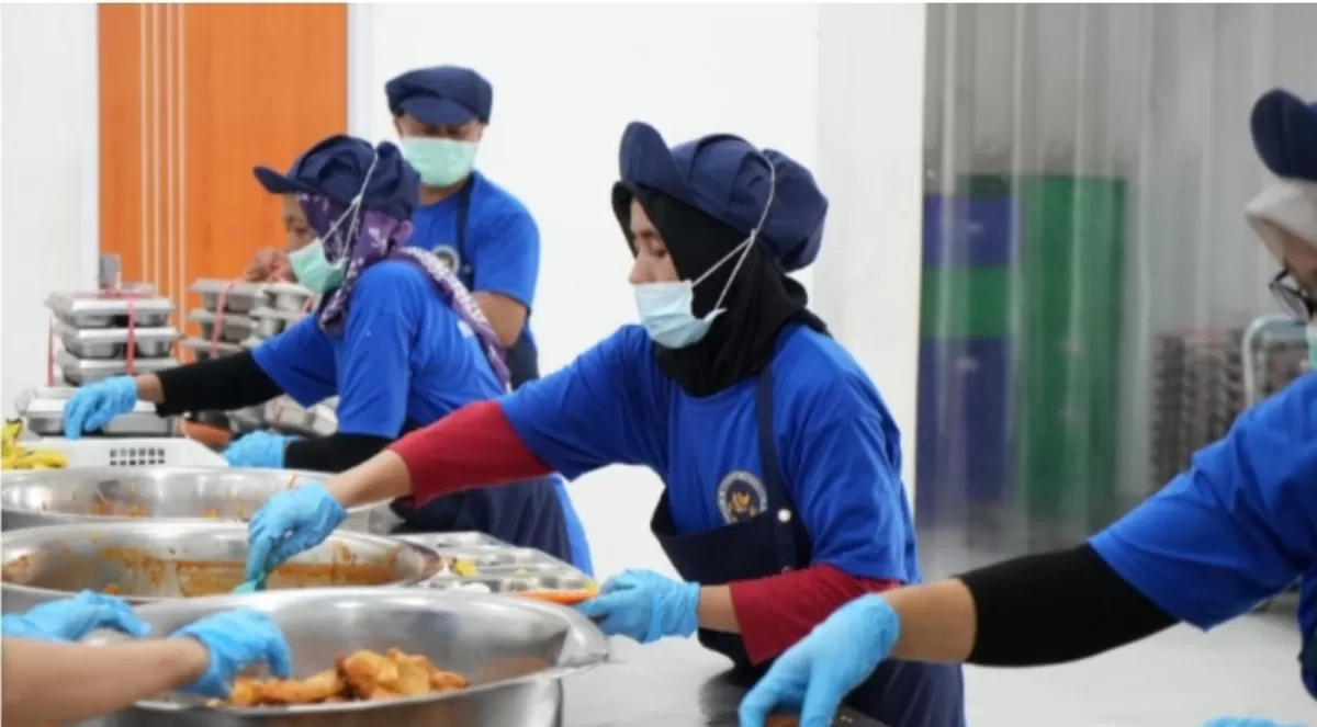 Foto ilustrasi aktivitas dapur SPPG saat persiapan MBG.  (Instagram.com/badangizinasional.ri)