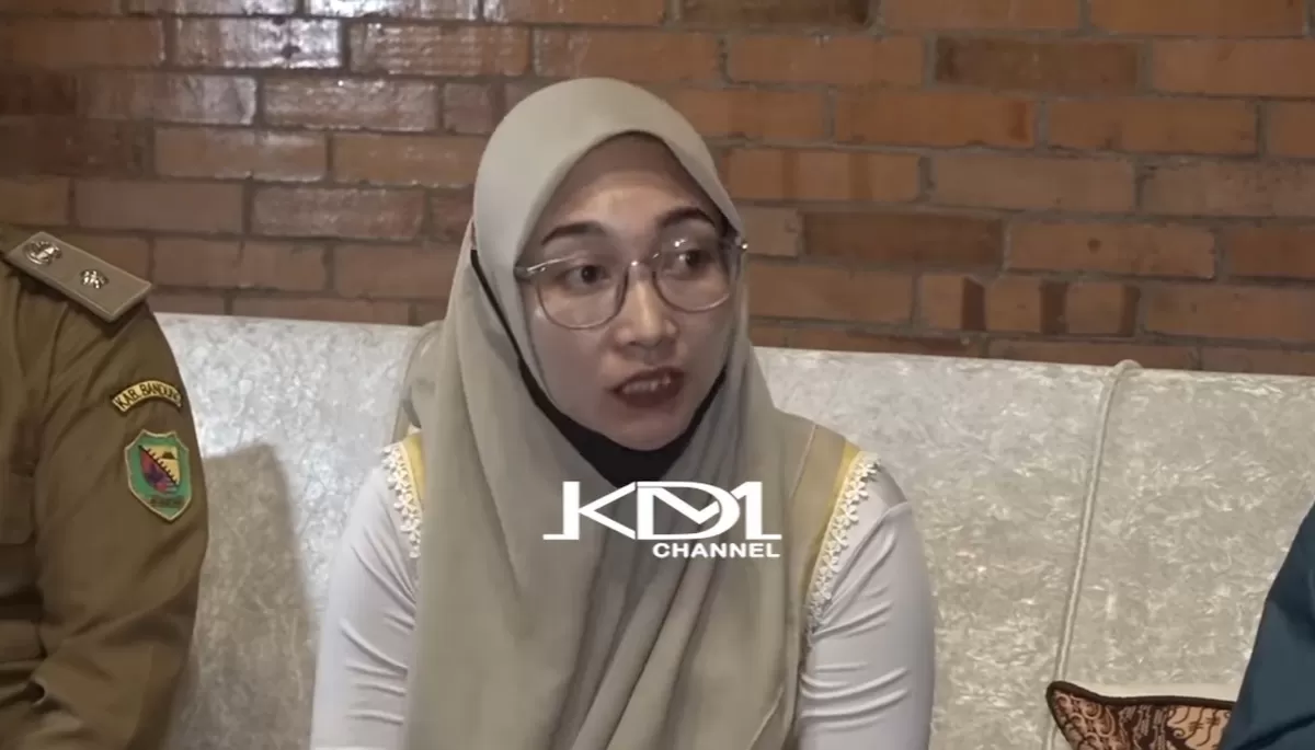 Mantan Istri Taufik Hidayat, Susi.  (Dok. YouTube/KANGDEDIMULYADICHANNEL)