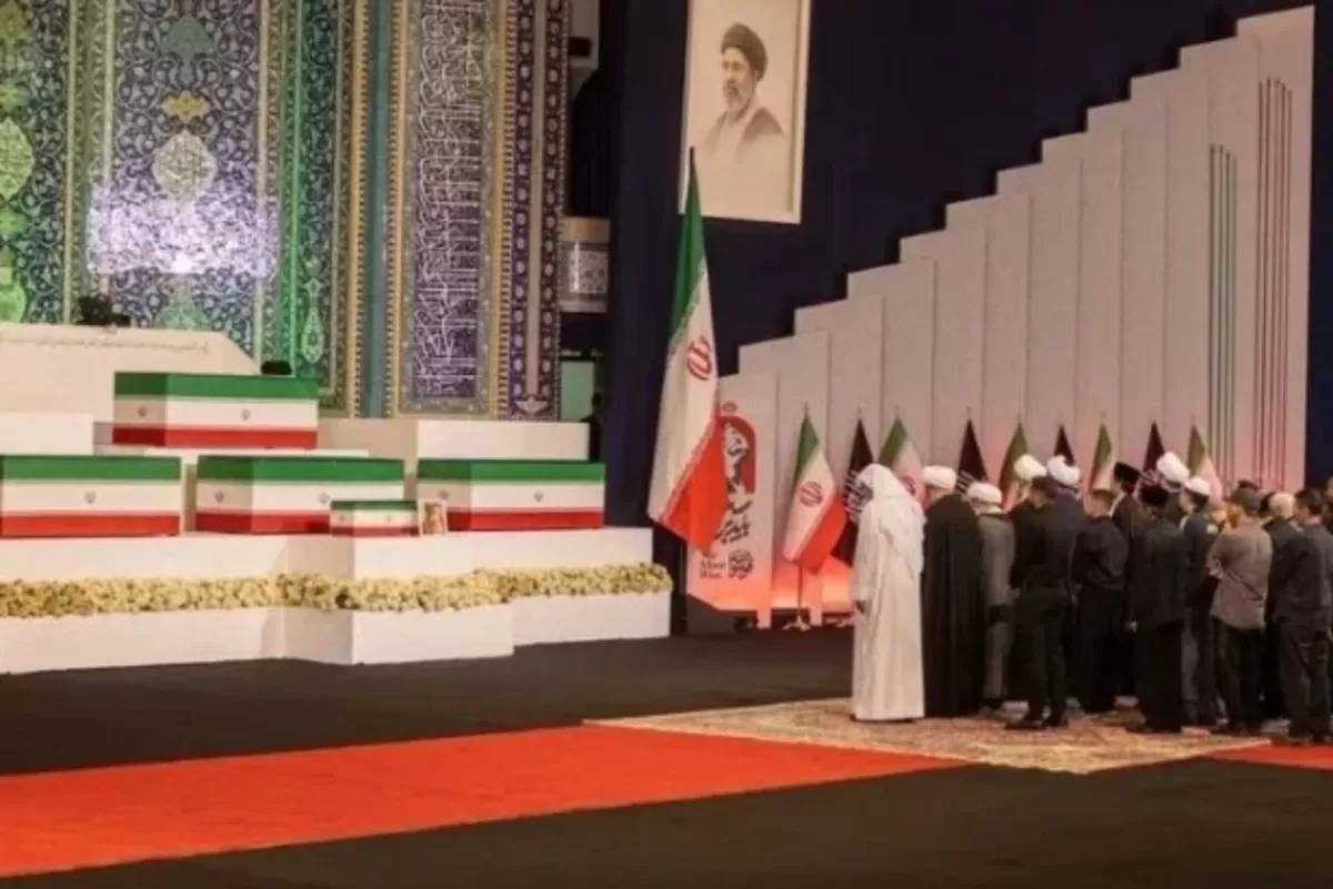 Suasana Pemakaman Ali Khamenei, Deretan Peti Keluarga dan Kehadiran Pemimpin Dunia Jadi Perhatian (Anadolu)