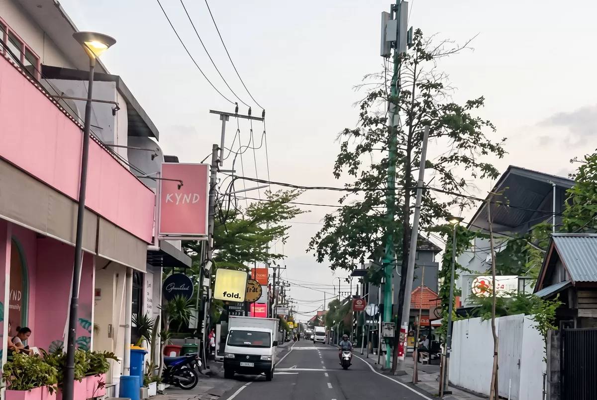 Suasana kawasan Canggu, Bali, yang terlihat sepi di tengah isu antrean BBM dan kekhawatiran terhadap sektor pariwisata. (Instagram/@bali_santuy)