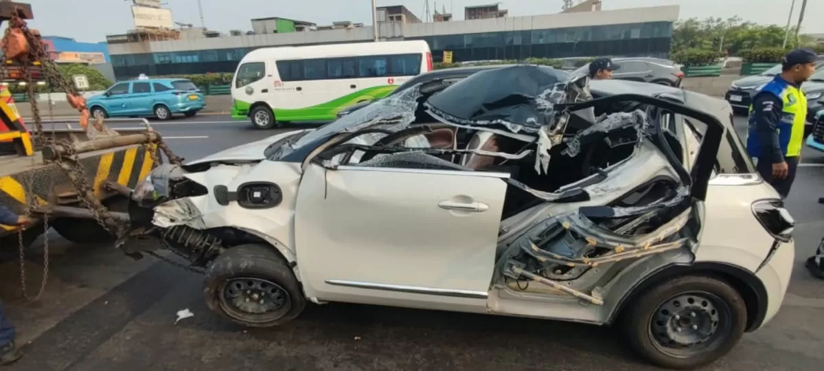 Kecelakaan mobil listrik Wuling Binguo di Tol Ancol / foto facebook TMC Polda Metro Jaya