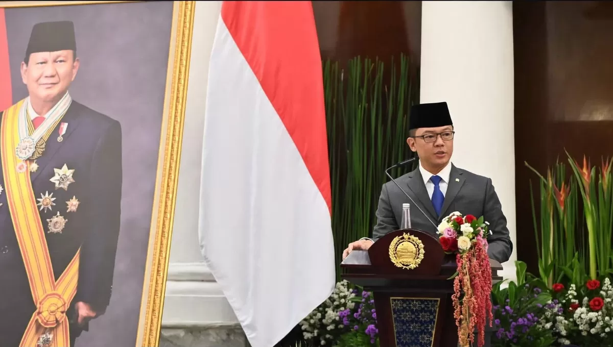 Menko PMK Sugiono memberikan keterangan terkait respon pemerintah Indonesia terhadap pesan dari anggota parlemen Malaysia mengenai kabut asap akibat karhutla (Ig/@sugiono_56).