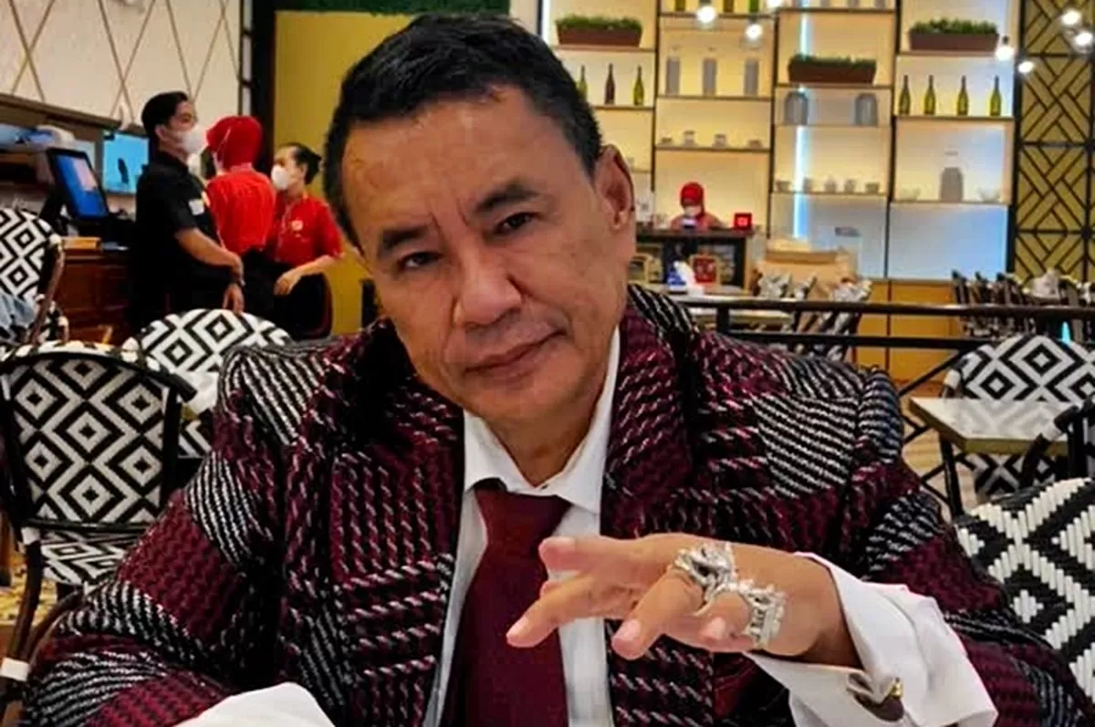 Potret Hotman Paris sindir Menteri HAM, Natalius Pigai yang cuma bisa minta tambahan anggaran tapi kurang tanggap berikan bantuan hukum untuk korban pelecehan terhadap wanita (Instagram/hotmanparisofficial)