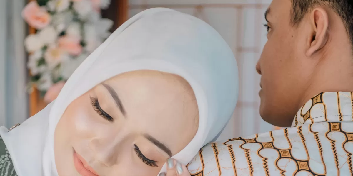 Ilustrasi. Hukum posting foto pacar di medsos. (Pexels/Febry Arya)