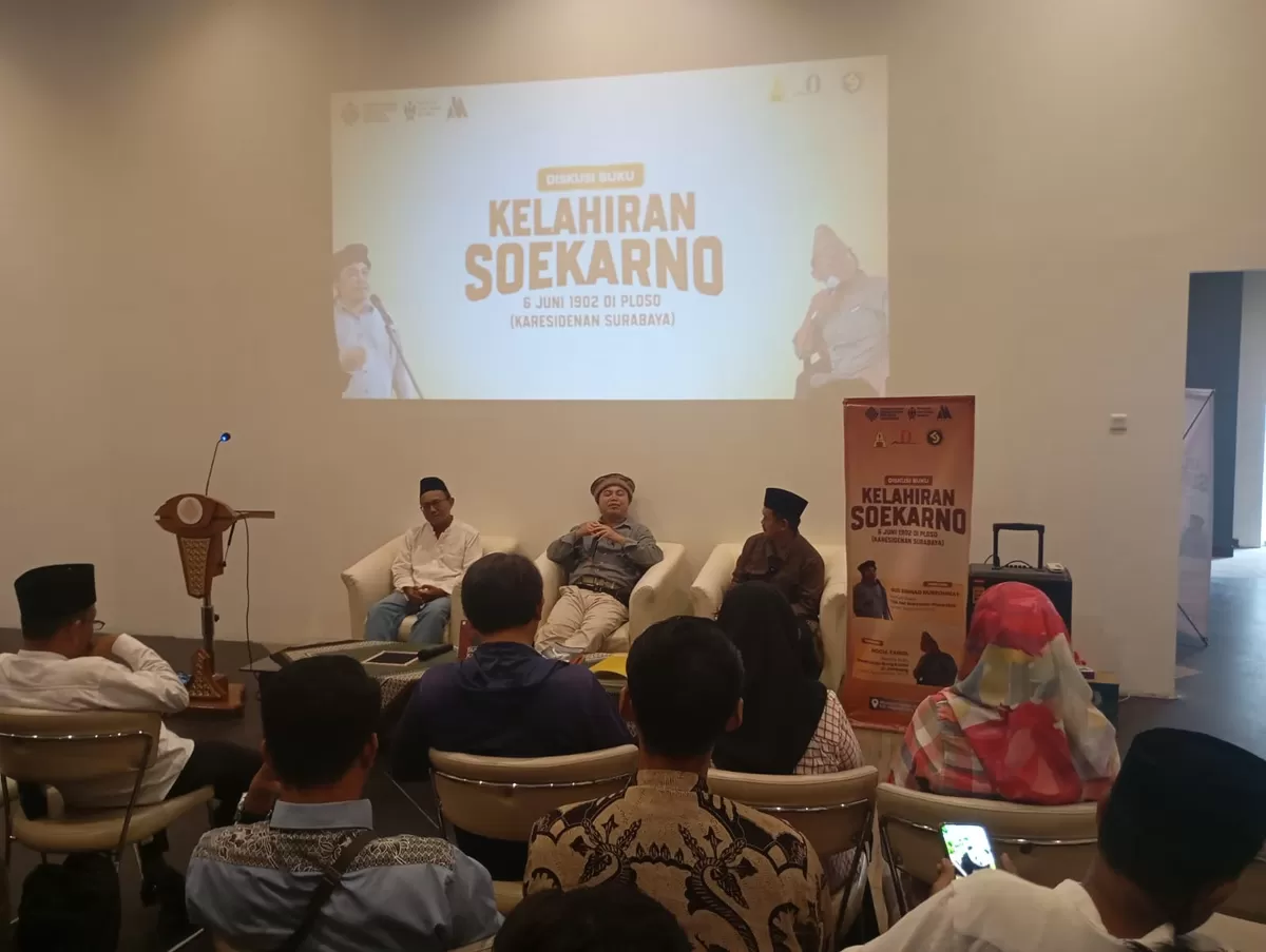Diskusi ilmiah sembari ngabuburit membahas asal-usul kelahiran Soekarno, Presiden RI pertama. (SketsaNusantara.id)