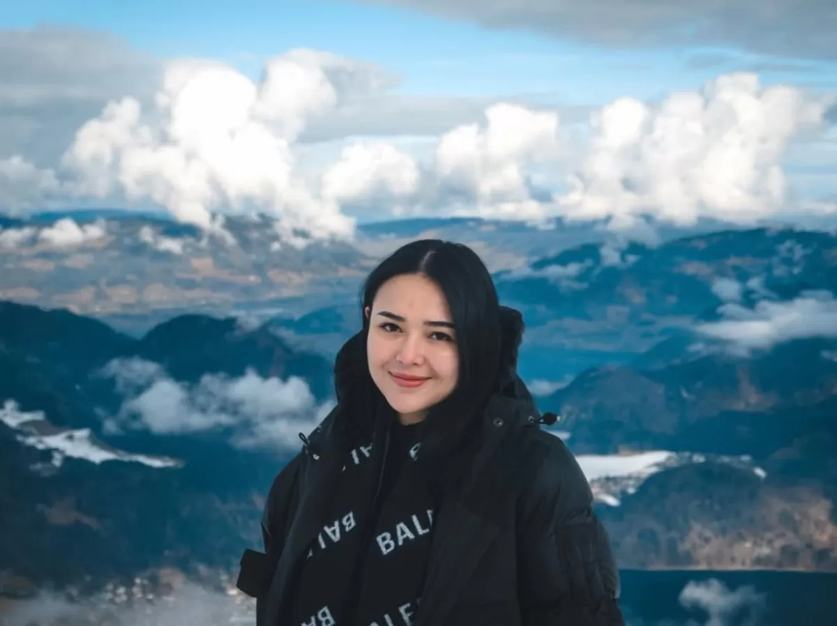 Potret Amana Manopo pada liburan musim dingin. (Instagram/@amandamanopo)