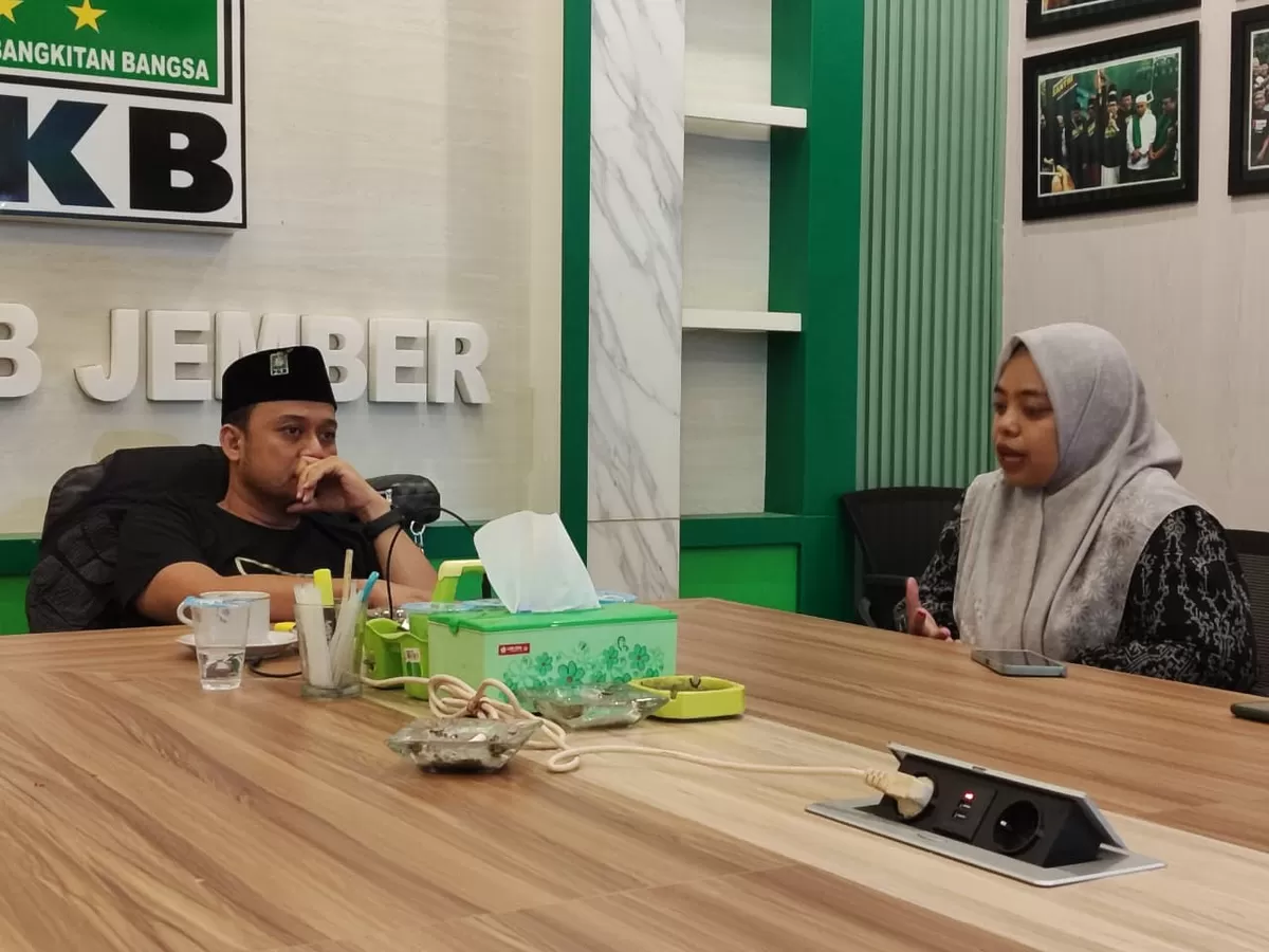Ketua DPC PKB saat berdialog dengan Fatayat NU (Angga Juli Setiawan/SketsaNusantara.id)