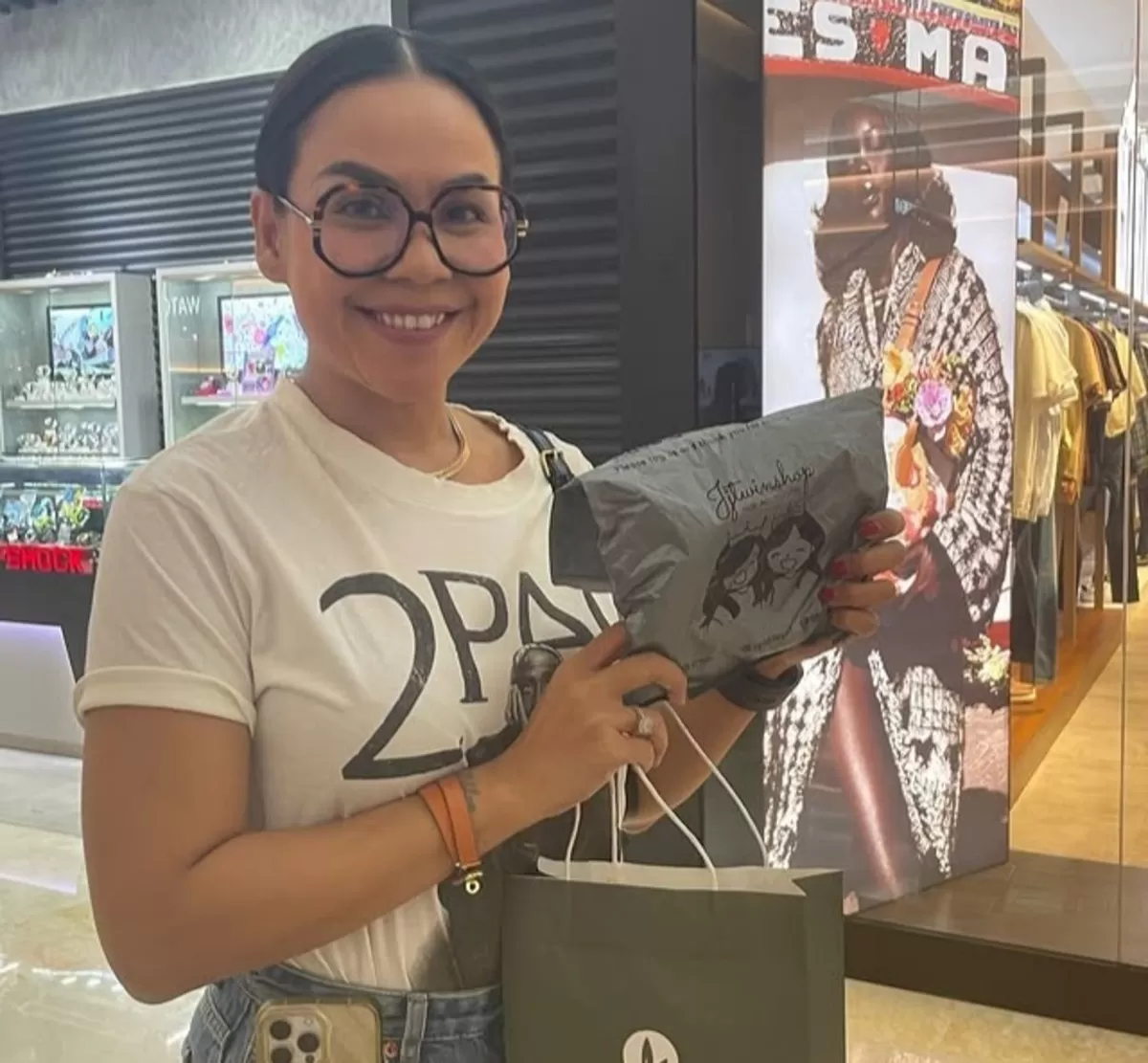 Cerita Melaney Ricardo soal kenangan buruknya di masa lalu, mulai dari pesta berlebihan sampai kerap berkonflik dengan sang ayah. (Instagram.com/@jjtwinshop)
