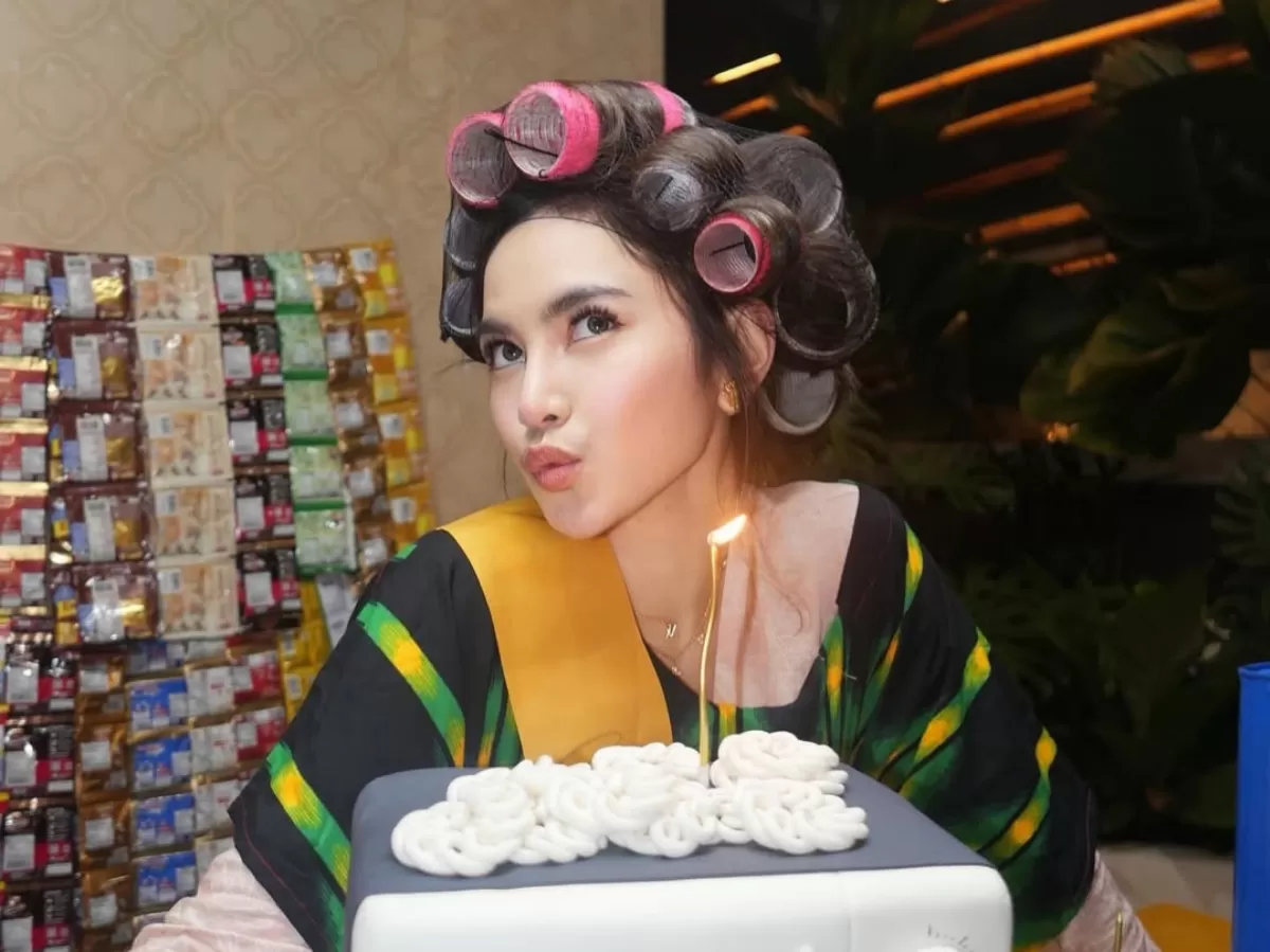 Potret Ultah Mahalini yang ke-26 dengan surprise unik dari Rizky Febian. (Instagram/@mahaliniraharja)