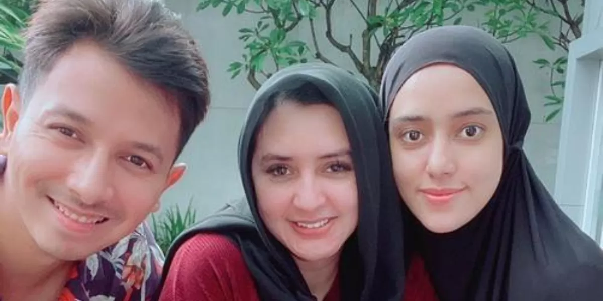 Fadia Arafiq (tengah bersama Fairuz Arafiq dan suami  (YouTube SCTV )