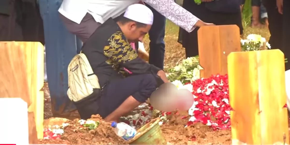 Habib Ja'far hadir di pemakaman Vidi Aldiano  (YouTube Cumicumi )