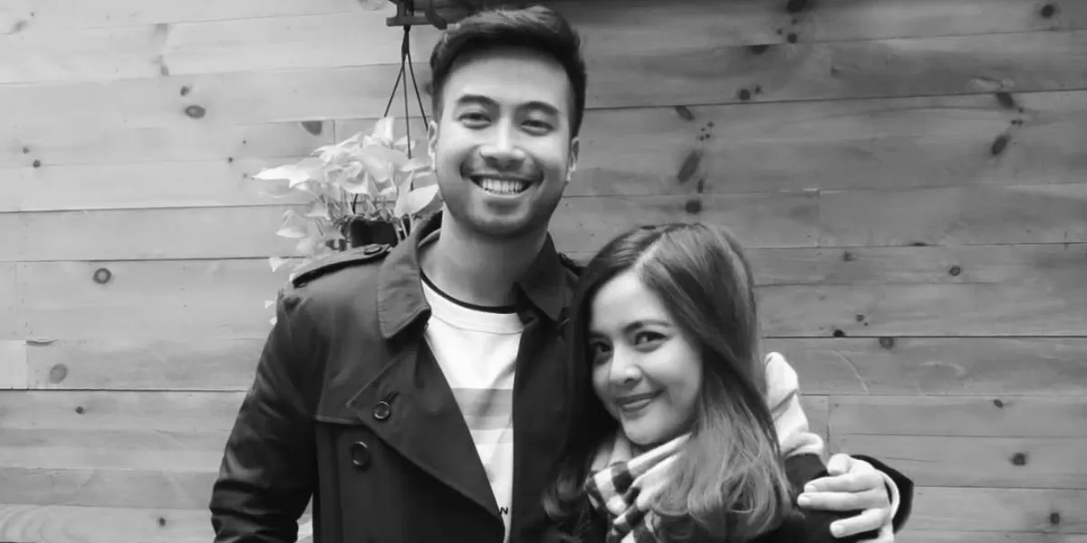 Potret Tasya Kamila bersama Vidi Aldiano. Ungkap rasa takjub akan banyaknya pelayat yang datang ke rumah duka Vidi: &lsquo;Benar-benar teman semua orang.&rsquo;   (Instagram/@tasyakamila)