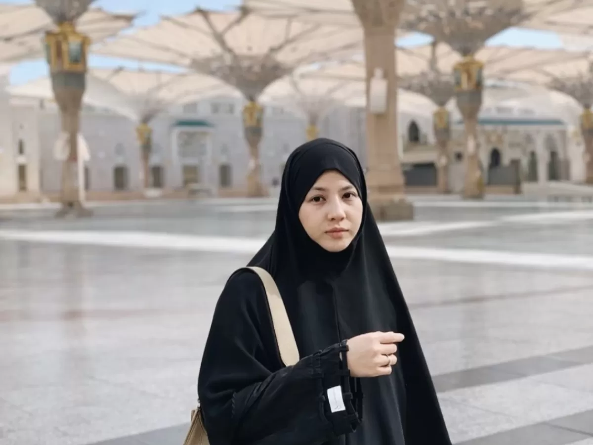 Potre Natasha Rizky umrah di bulan Ramadhan. (Instagram/@natasharizkynew)