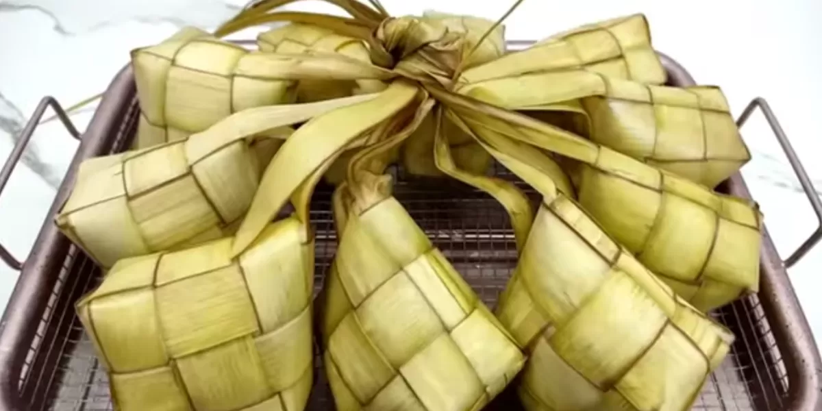 Ketupat untuk lebaran  (YouTube crcook 6871)