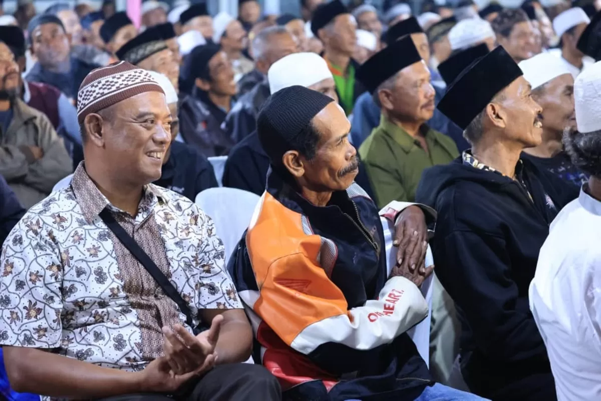 Para ketua RT dan RW saat mendengarkan paparan. (Dok Diskominfo Jember)