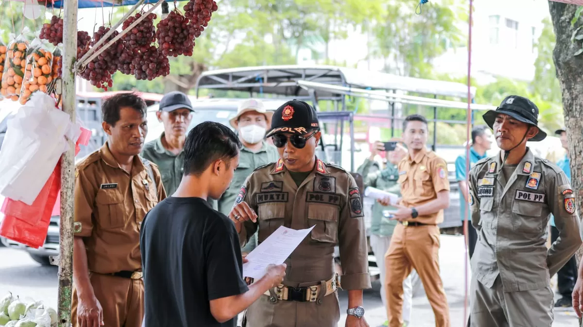 Penertiban oleh Satpol PP. (Dok Pemkab Jember)