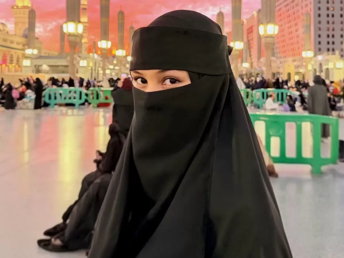 Potret cadar Vanesha Prescilla saat umrah. (Instagram/@vaneshaass)