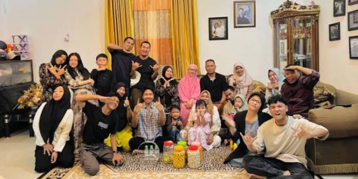 Ilustrasi momen kumpul keluarga saat lebaran  (rri.co.id)