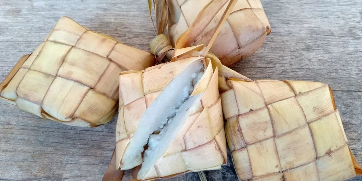 Ilustrasi ketupat yang dihangatkan  (Tiktok @dusdusan)