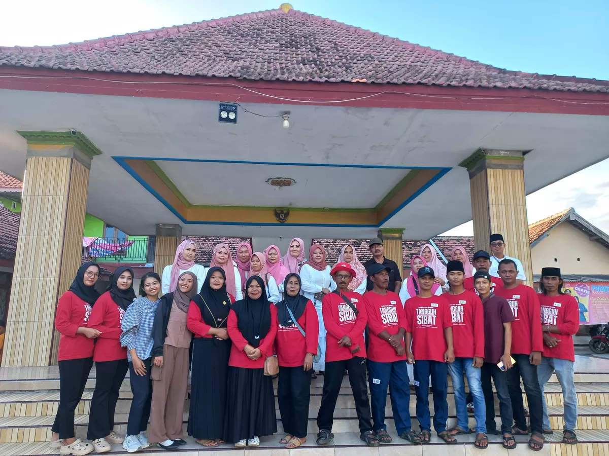 Semangat berbagi di bulan suci Ramadhan ditunjukkan oleh kolaborasi lintas elemen di Desa Kepanjen Kecamatan Gumukmas Kabupaten Jember.  (Dok. PMI Jember)