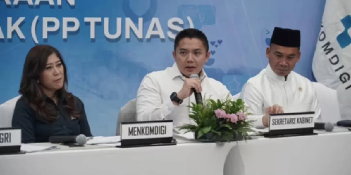 Sekretaris Kabinet (Seskab) Teddy Indra Wijaya meminta dukungan masyarakat terkait penerapan akses media sosial kepada anak di bawah 16 tahun.  (Instagram.com/@sekretariat.kabinet)